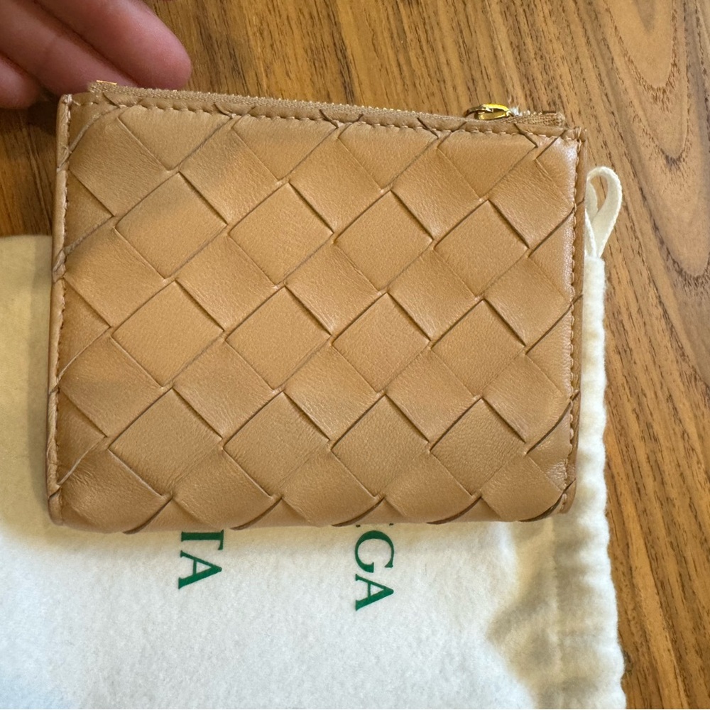 Bottega Intrecciato 15 Small Bi-Fold Wallet, NEW!